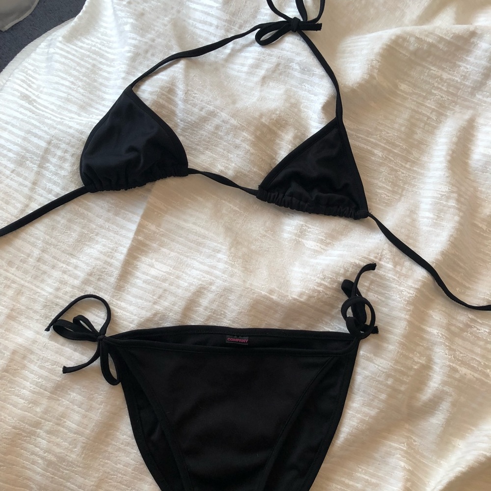 Black bikini